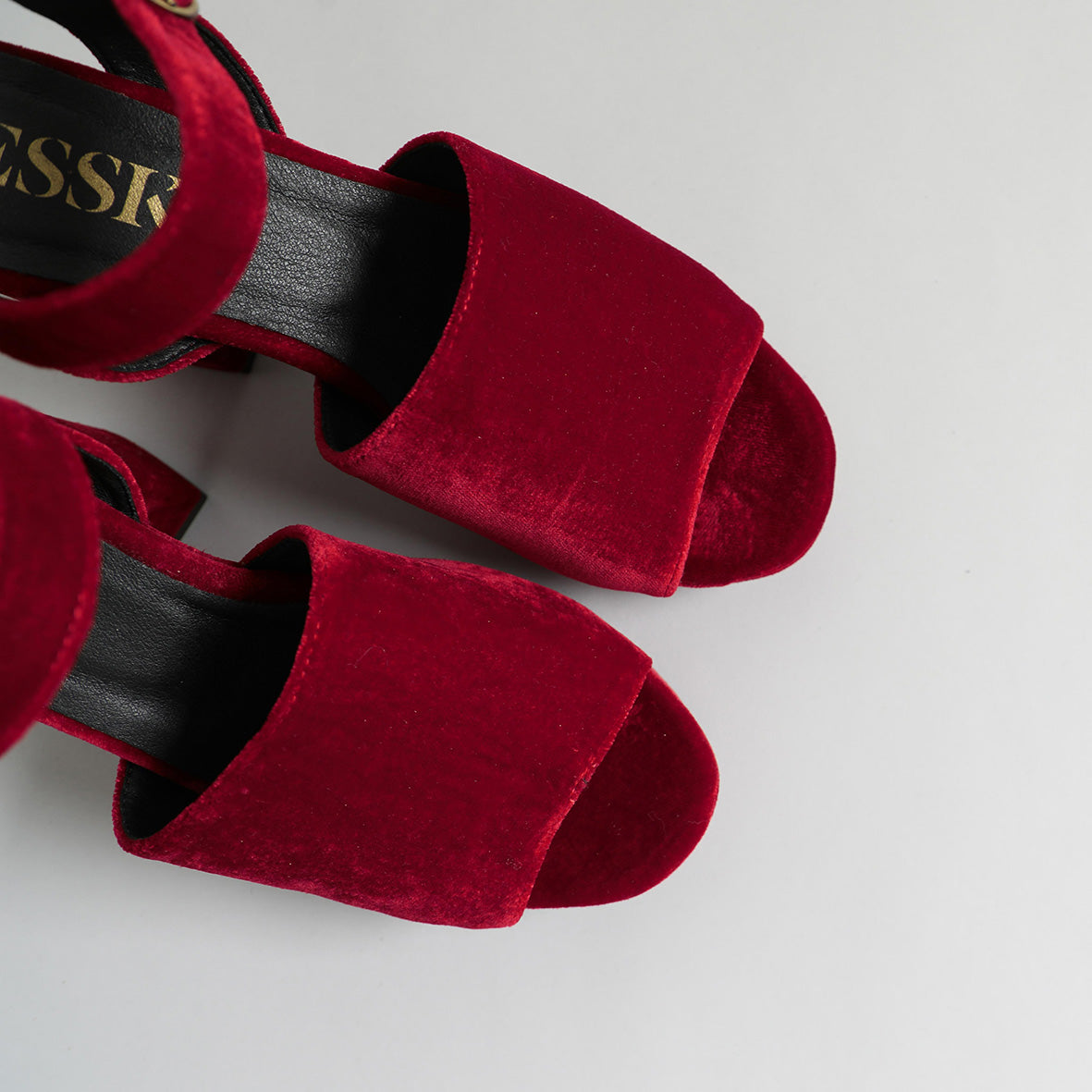 Willa Vegan Velvet Red
