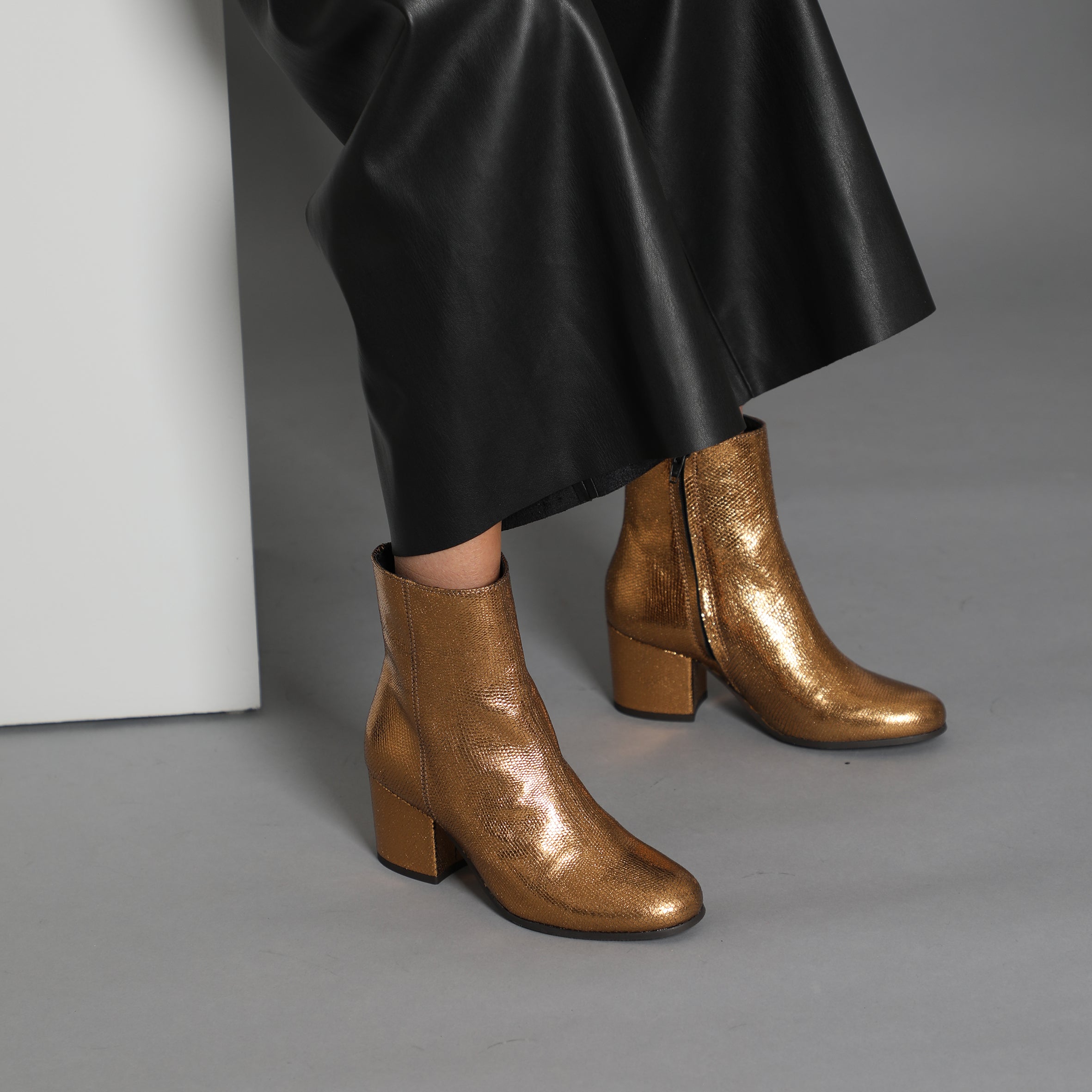Rasa Dark Gold