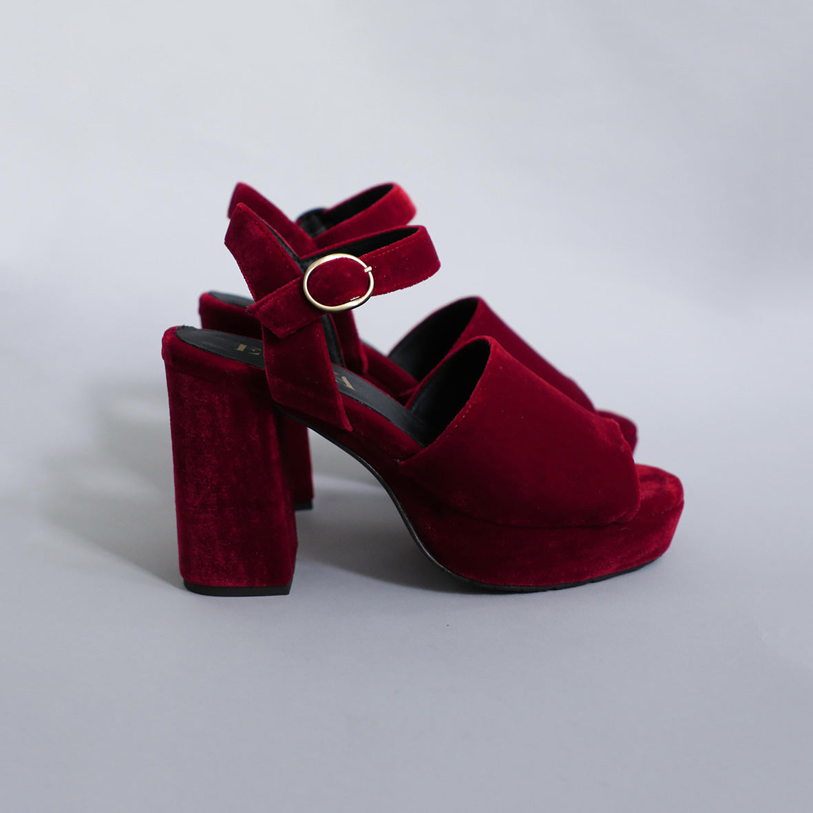 Willa Vegan Velvet Red