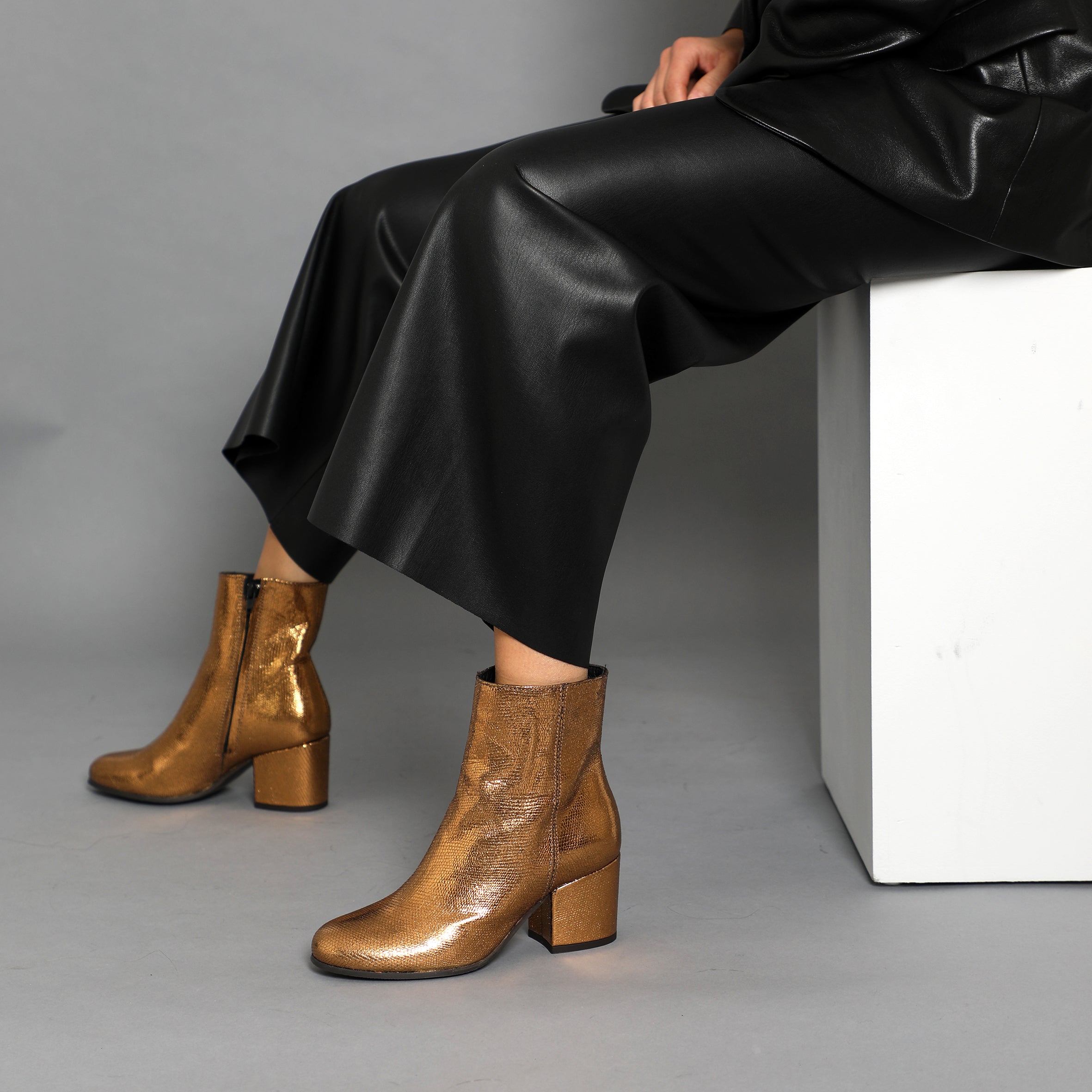 Rasa Dark Gold