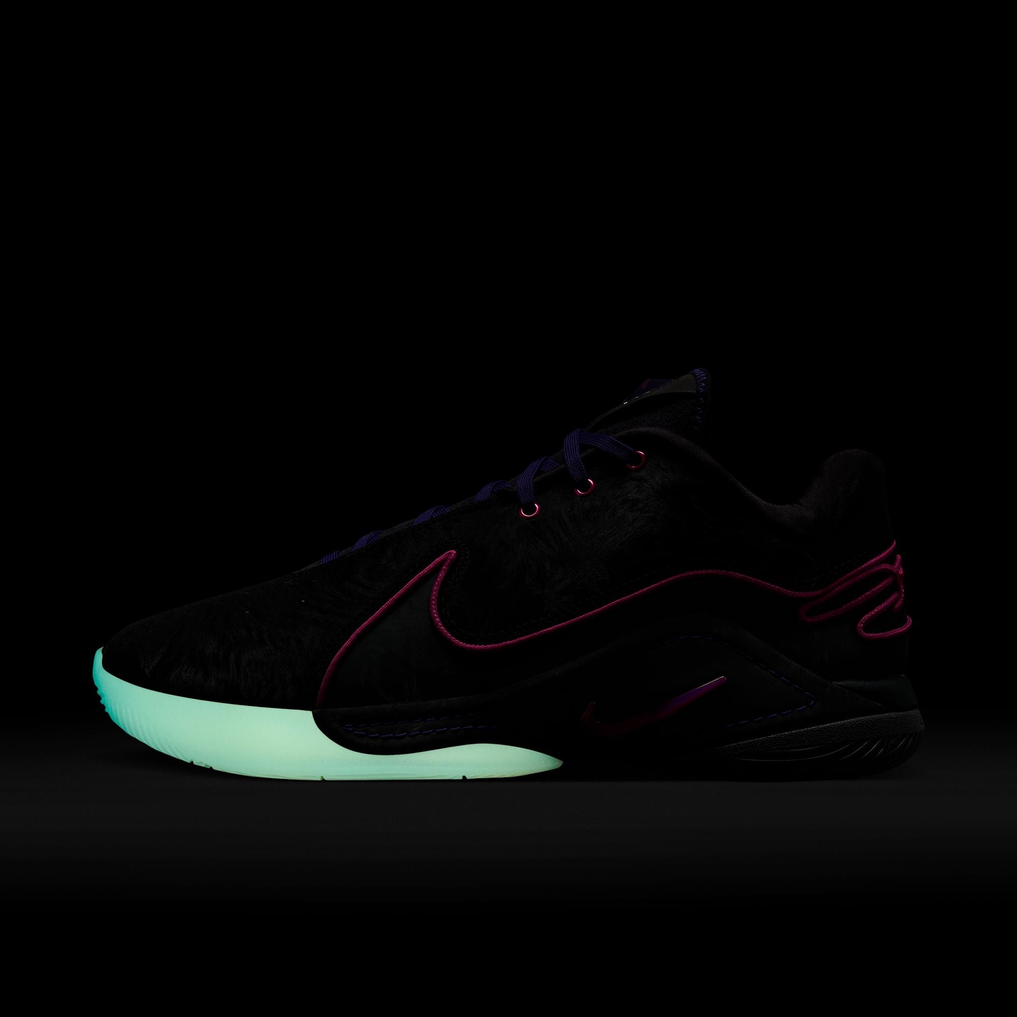 LeBron XXII Tunnel Vision