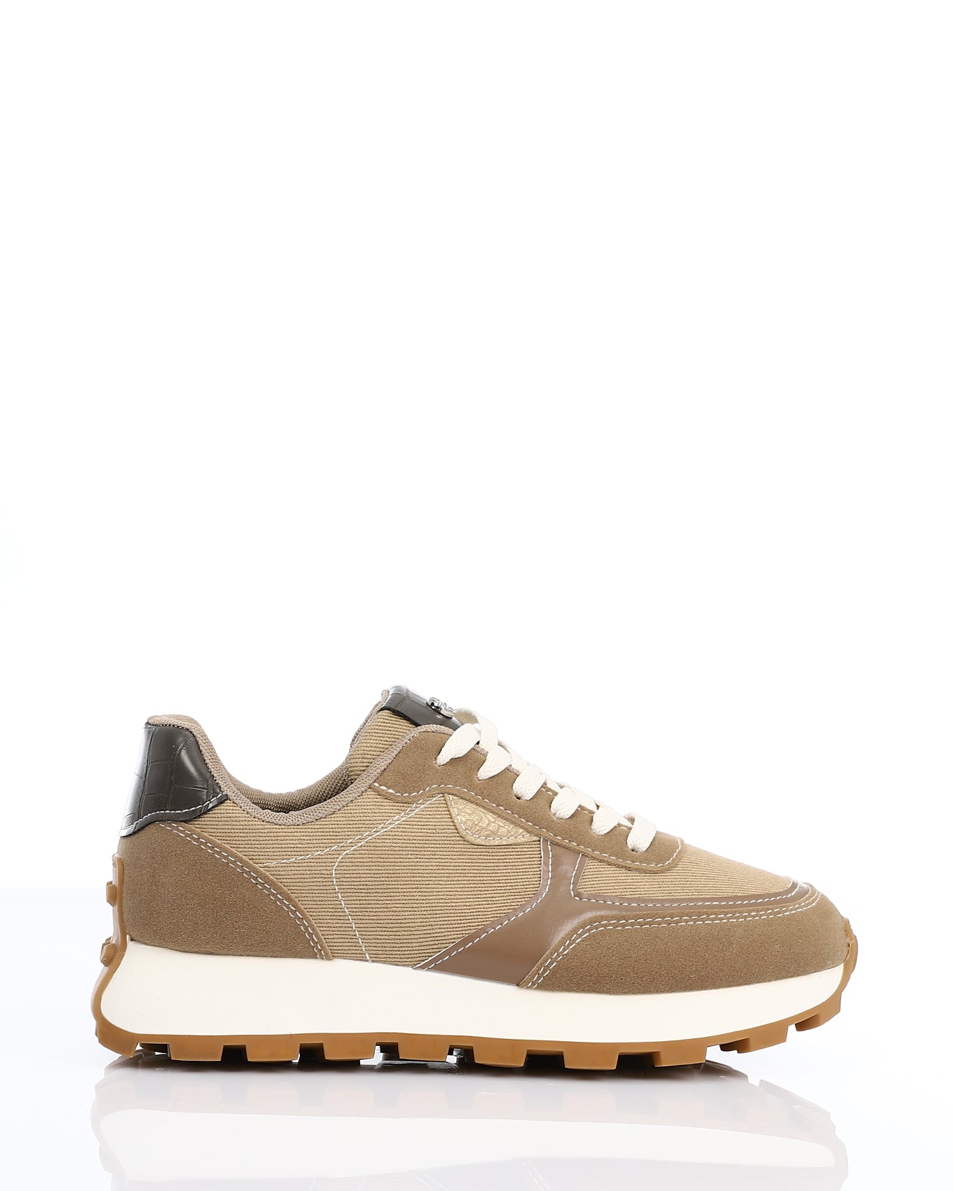 GPS-DVTV-017 White Midsole Sneakers
