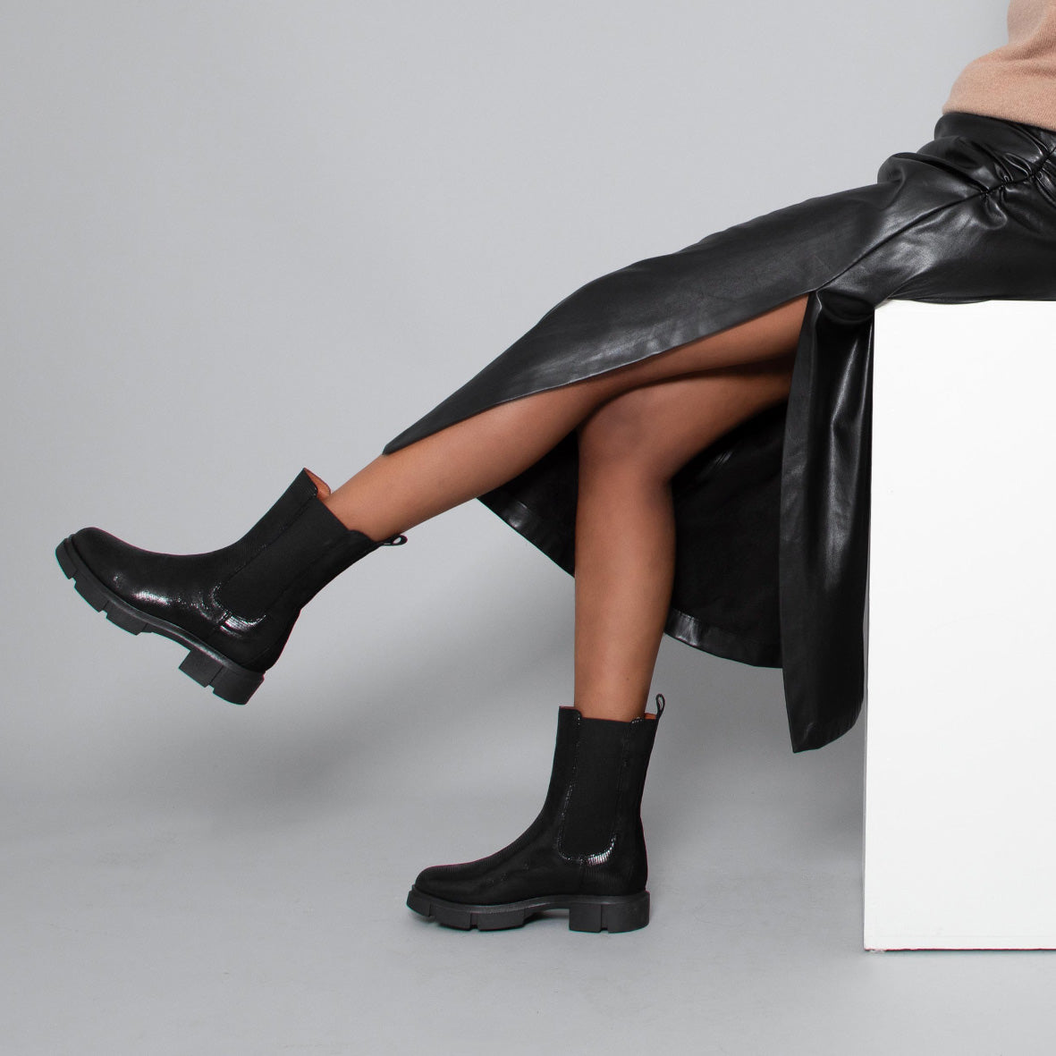 June Black Metallic