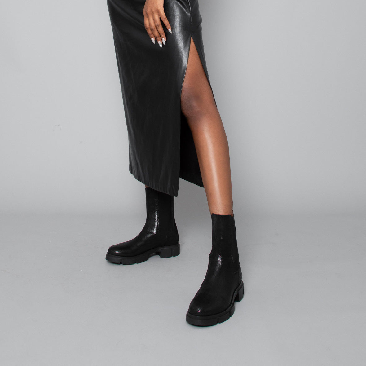 June Black Metallic